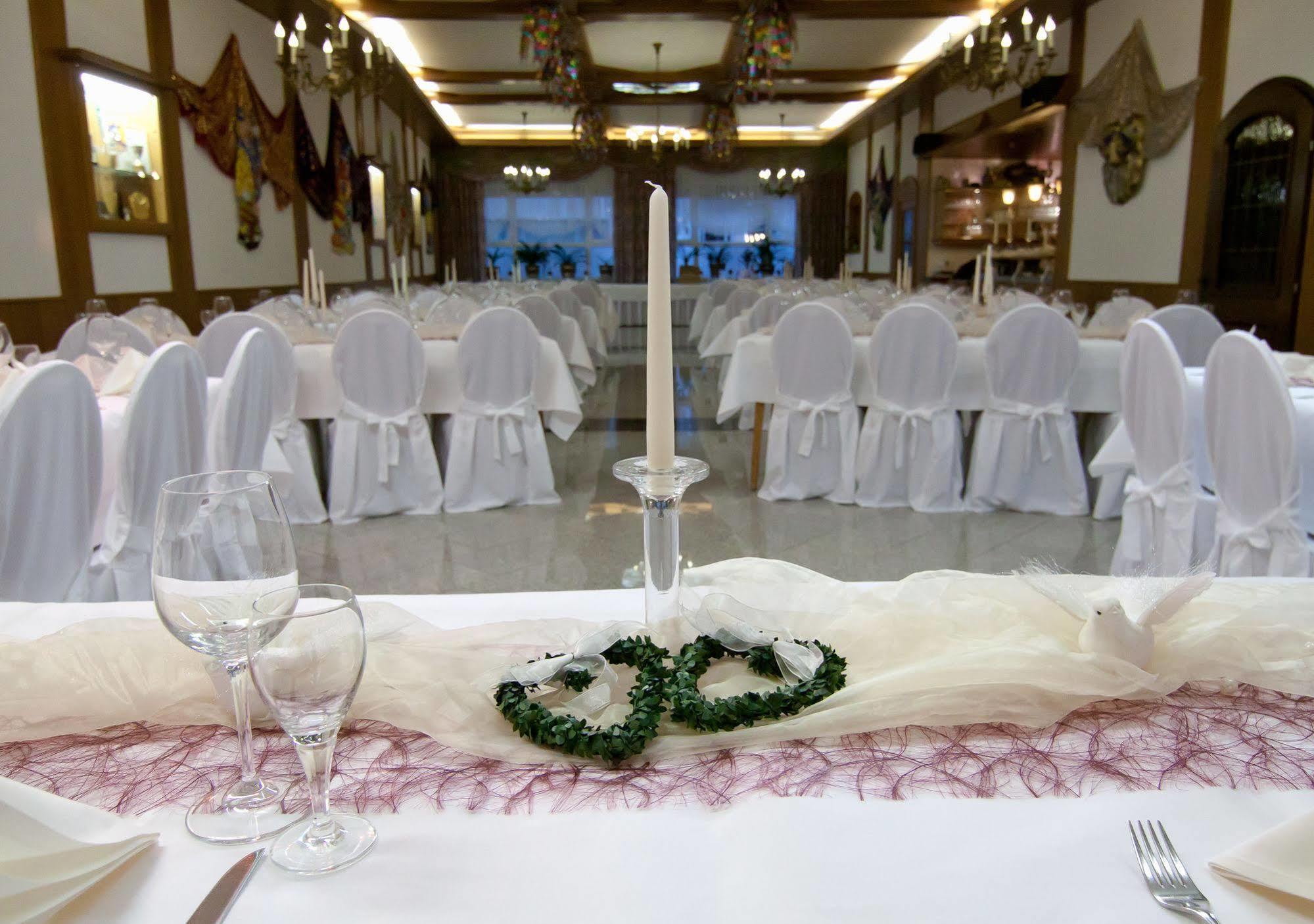 Hotel & Restaurant Krone Kestert Экстерьер фото
