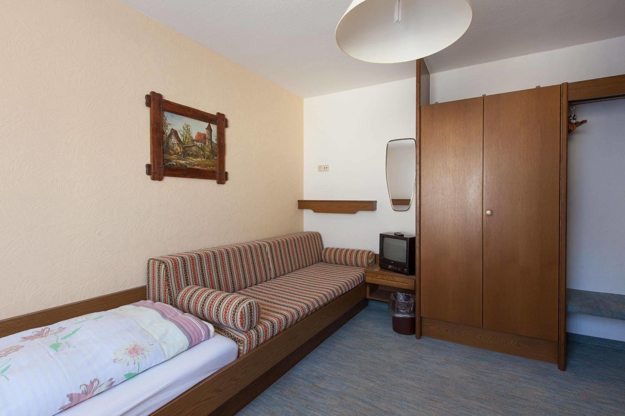 Hotel & Restaurant Krone Kestert Экстерьер фото